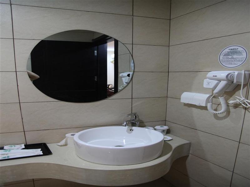 Greentree Alliance Minhang Jiaotong Hotel 3*