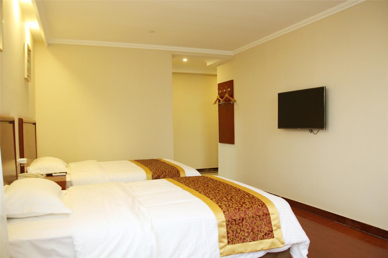 Greentree Alliance Minhang Jiaotong Hotel 3*